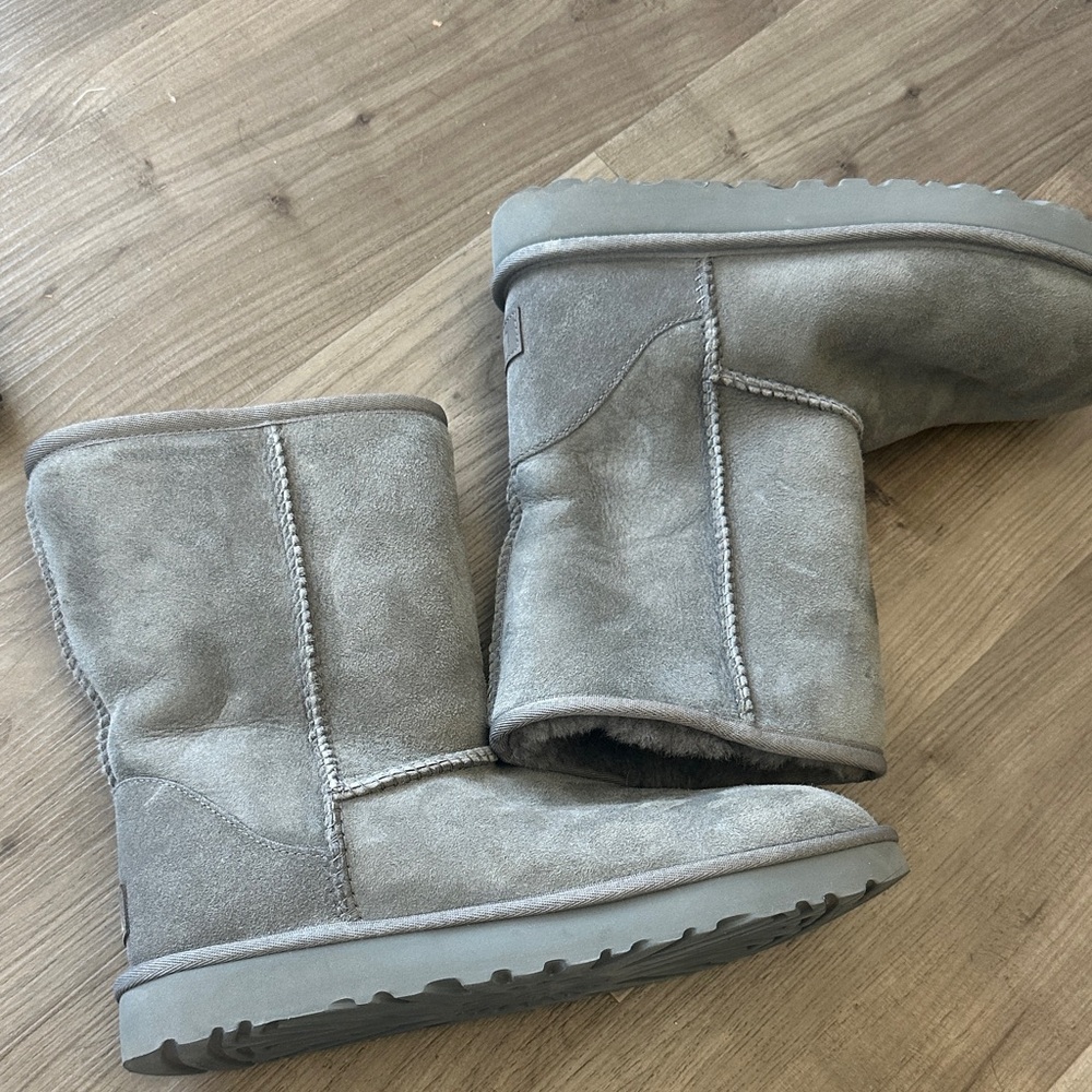 Grey medium height Uggs - image 7